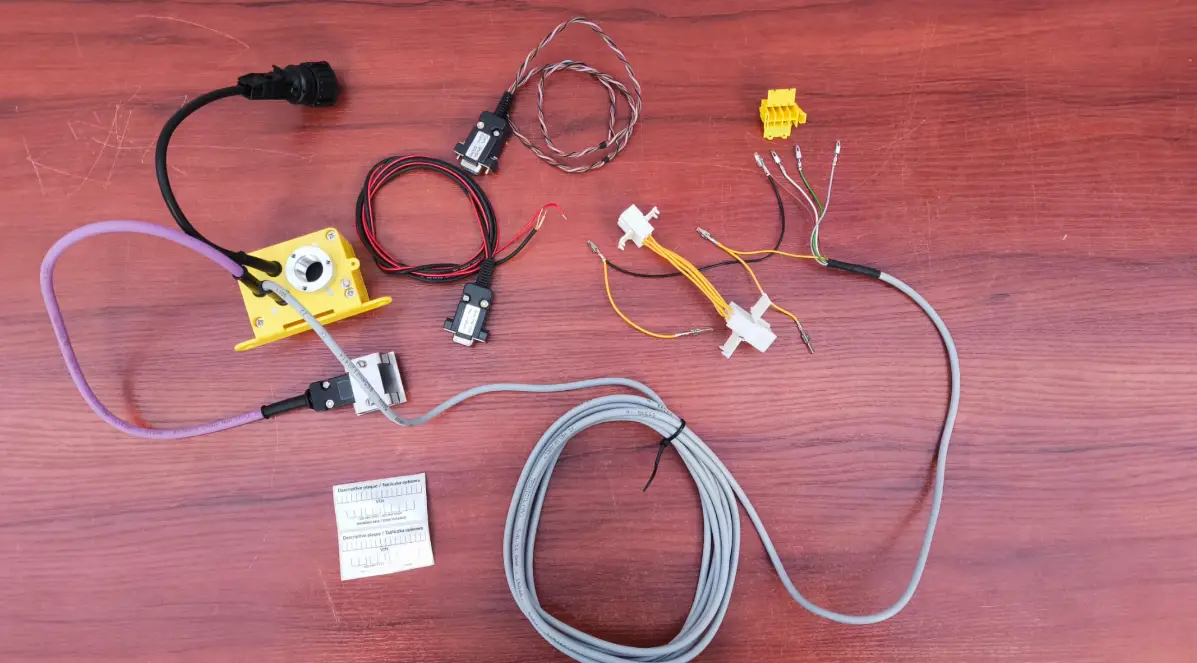 Montaż tachografu w busie z adapterem M1N1